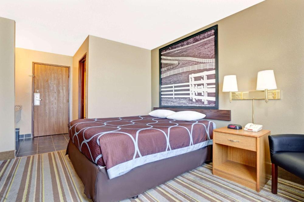 Queen Room - Non-Smoking interior